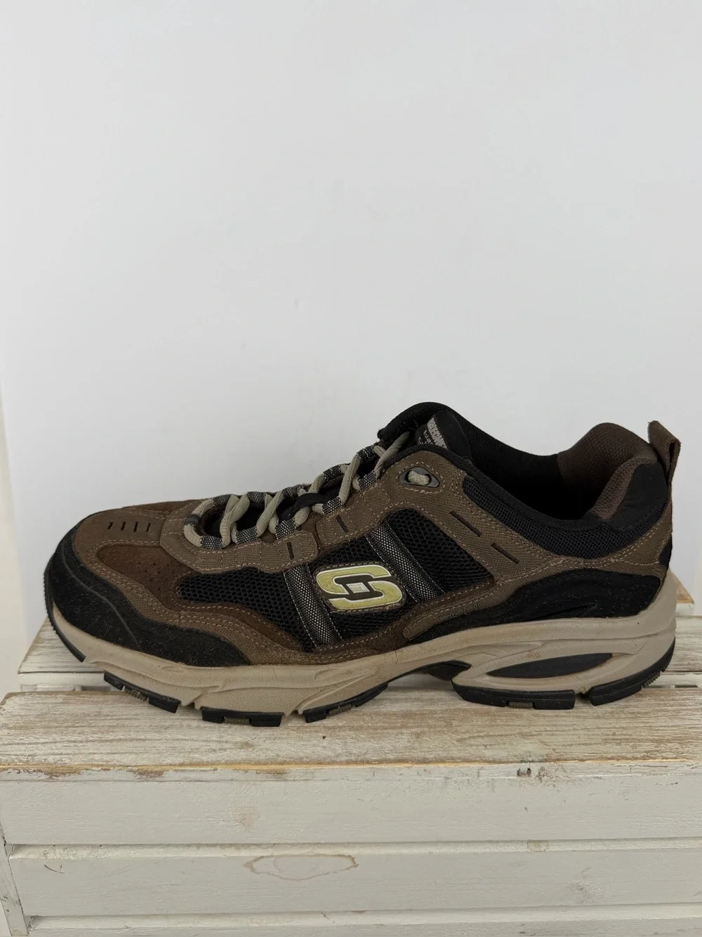 Skechers Men's Vigor 2.0 Trail sport shoes in brown and black leather size 11